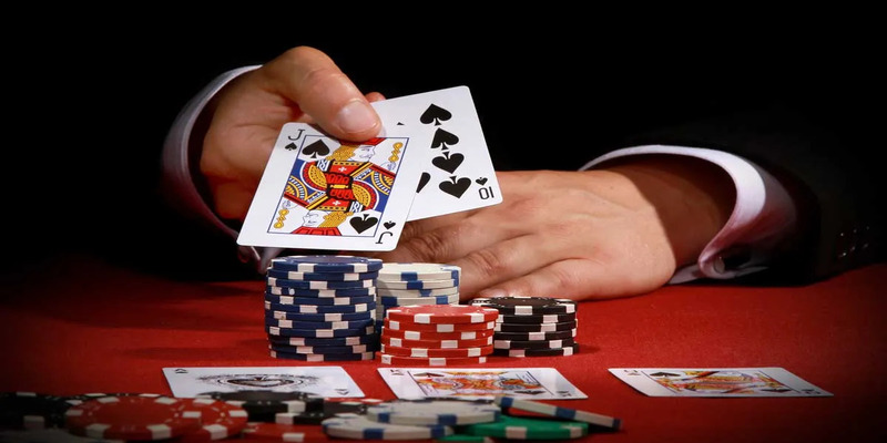 Cách chơi poker - chiến thuật giúp tân binh dễ dàng chiến thắng.